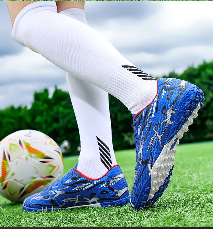 New Men Football Boots TF Sport Training Soccer Shoes Soft Ultralight Breathable Professional Sneakers Unisex Grass Cleats Match