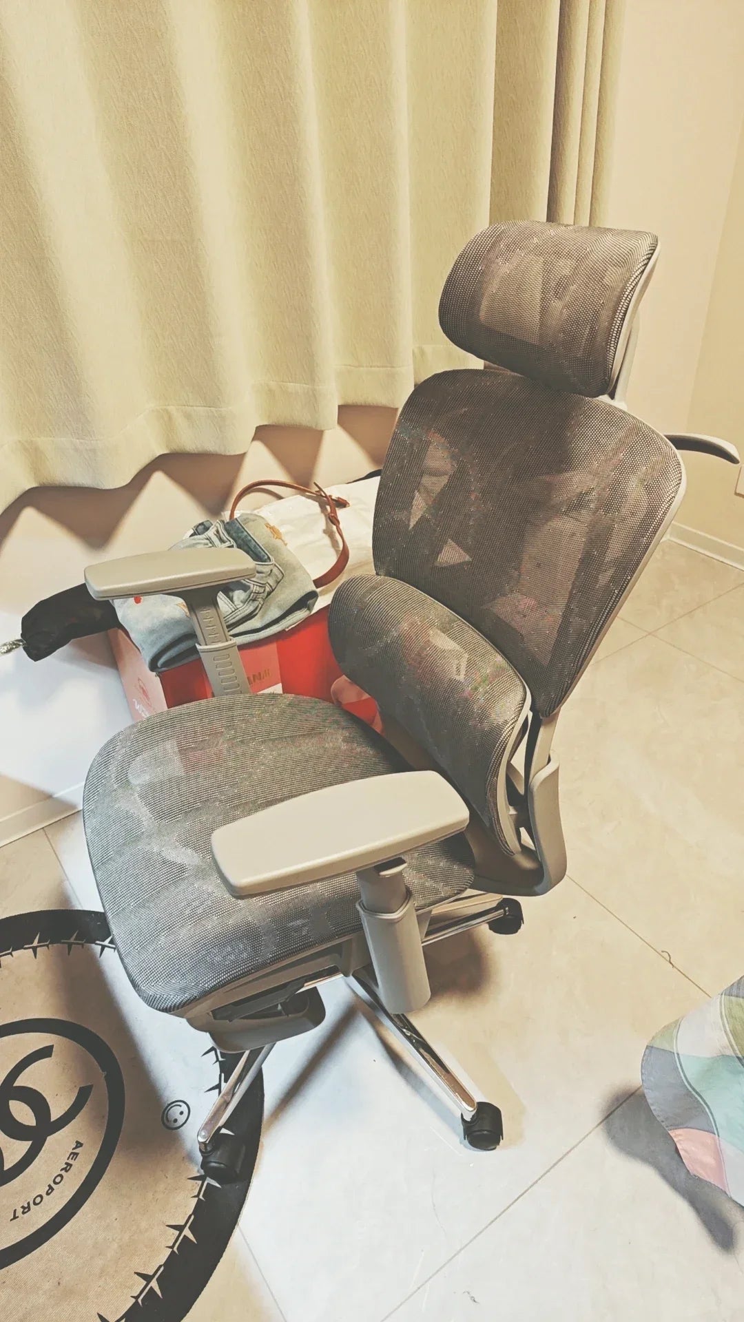 Gaming Chair Office Desk Ergonomic Computer Adjustable Armrests 3D Headrest Chair Lift Chair Back Can Tilt Back with Foot Pedals