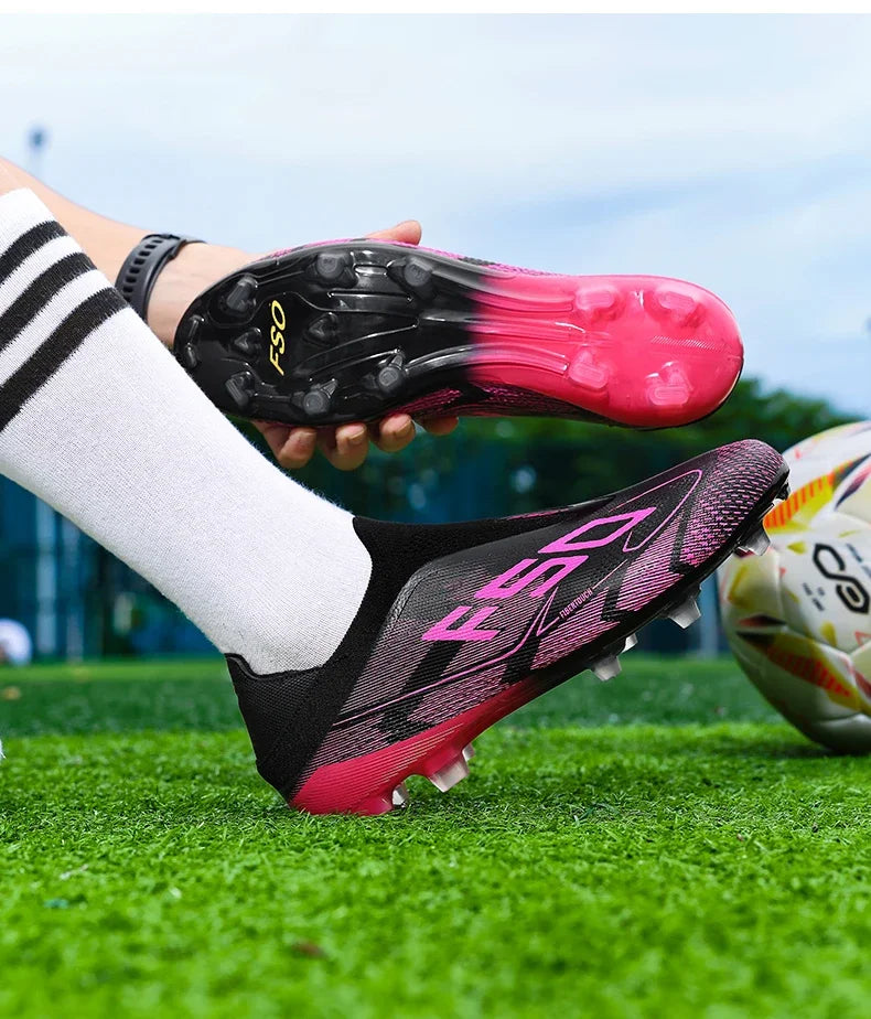 Nouvelles chaussures de football pour hommes, antidérapantes, à tige haute, pour terrain en herbe, chaussures de sport pour garçons, crampons d'extérieur très vendus, de haute qualité et légers.