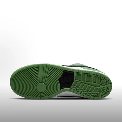 Nike Dunk SB  Fashion-forward, versatile everyday low-top sneakers—durable and comfortable for casual wear BQ6817-302