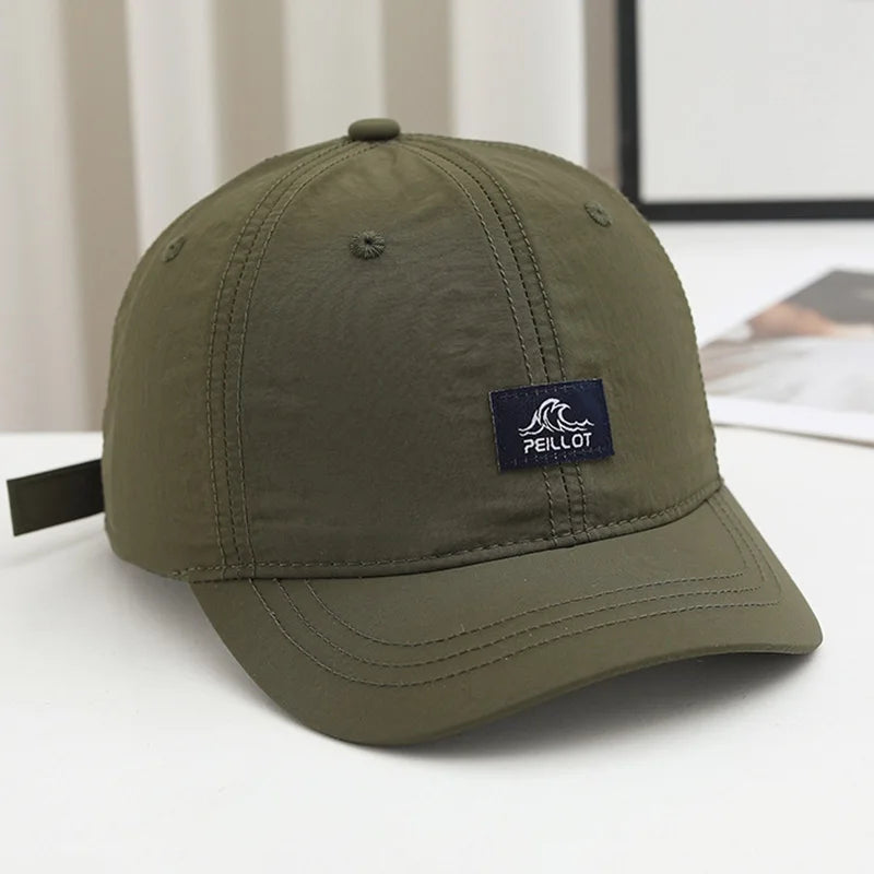 Eine Herren-Kappe mit kurzer Krempe, neuer Sommer-Style, atmungsaktive und schnell trocknende Baseballkappe, leichte Soft-Top-Duckbill-Kappe für Damen