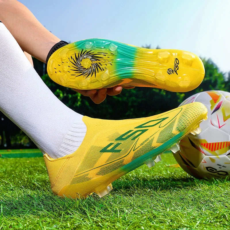 Nouvelles chaussures de football pour hommes, légères, très vendues, de haute qualité, crampons pour terrain en herbe, chaussures de football mi-hautes, baskets antidérapantes pour l'extérieur.