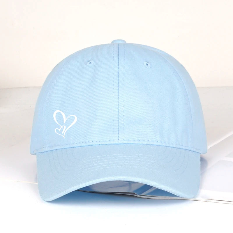 Minimalistická bejzbalová čiapka s potlačou dvoch sŕdc pre ženy a mužov, mäkká, nastaviteľná, v štýle „dad hat“, voľnočasová, s motívom lásky, slnečná čiapka