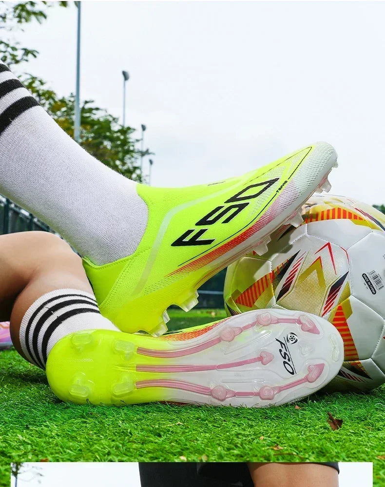 Nouvelles chaussures de football pour hommes, crampons de gazon très vendus, chaussures de football respirantes, chaussures de match de haute qualité, baskets antidérapantes pour garçons, légères pour l'extérieur