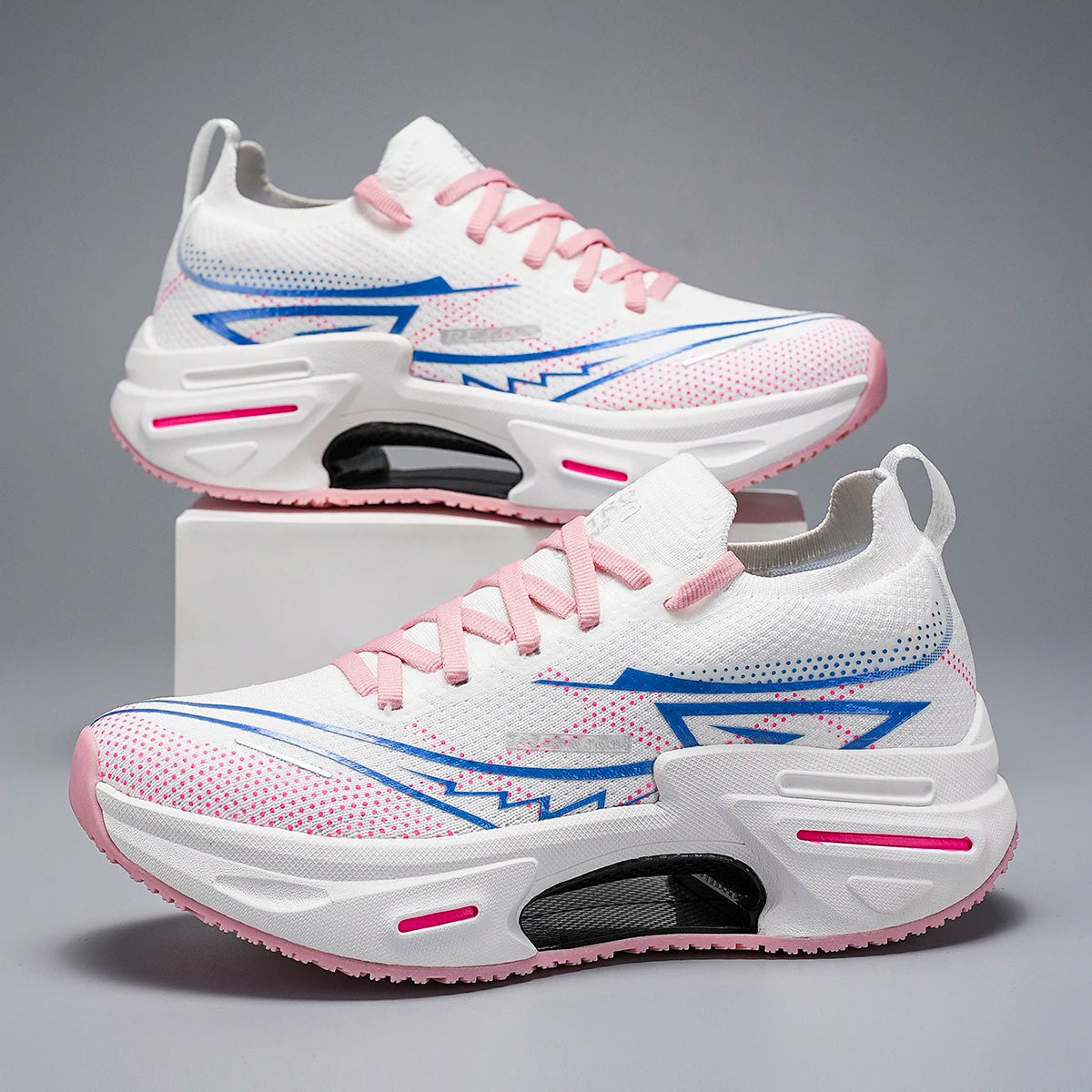 Unisex Sports Shoes Trendy Breathable Mesh Soft Sole Shock-absorbing Wear-resistant Teenagers Professional Running Shoes for Men