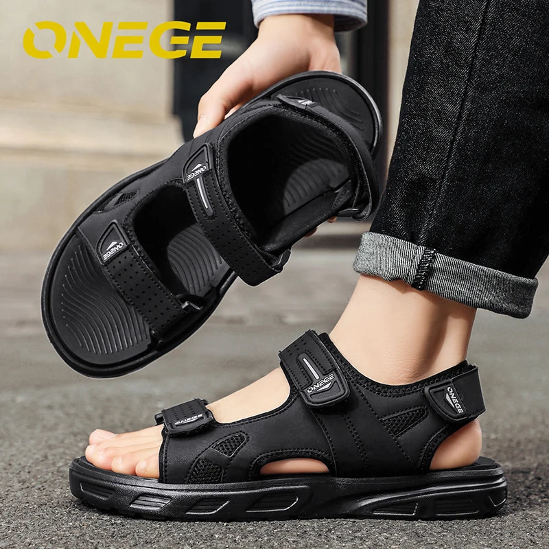 Une paire de sandales de sport simples, légères et neuves, style été, chaussures de conduite antidérapantes pour hommes, chaussures de plage, résistantes à l'usure, grande taille, chaussures à velcro