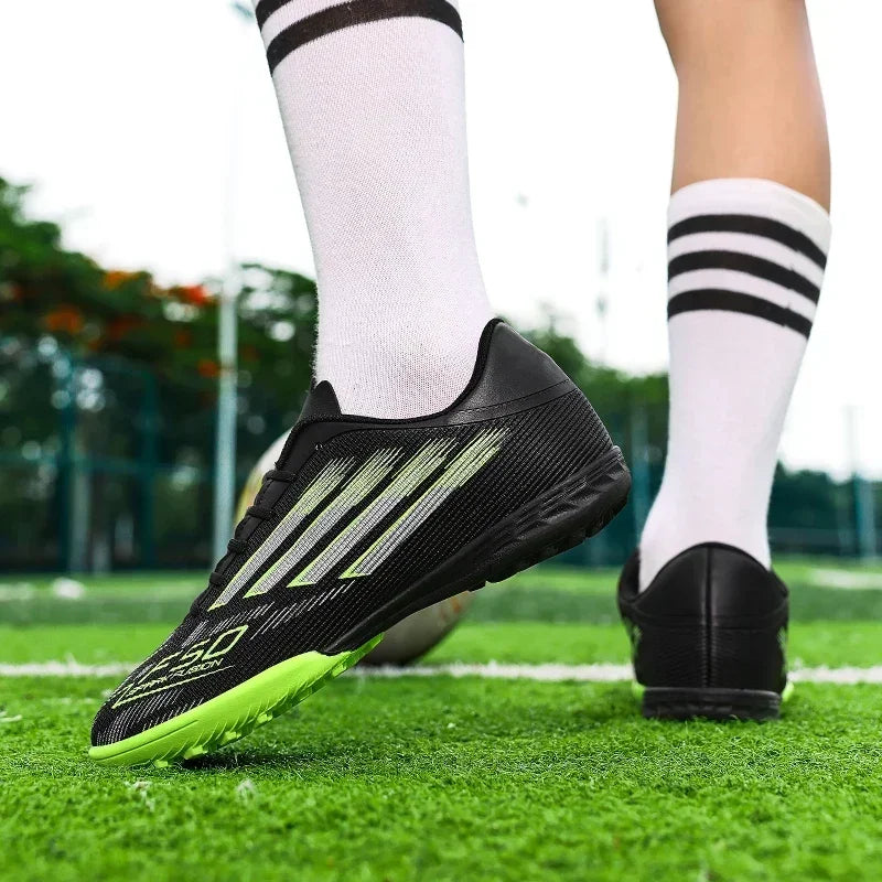 Nouvelles chaussures de football pour hommes, baskets confortables, chaussures de football professionnelles à cheville haute, chaussures de sport unisexes antidérapantes TF/FG pour garçons