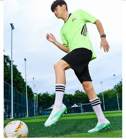 New Men Soccer Shoes Match Football Boots Non-Slip Boys High-quality Outdoor Sneakers Grass Cleats Hot-selling High-top Light