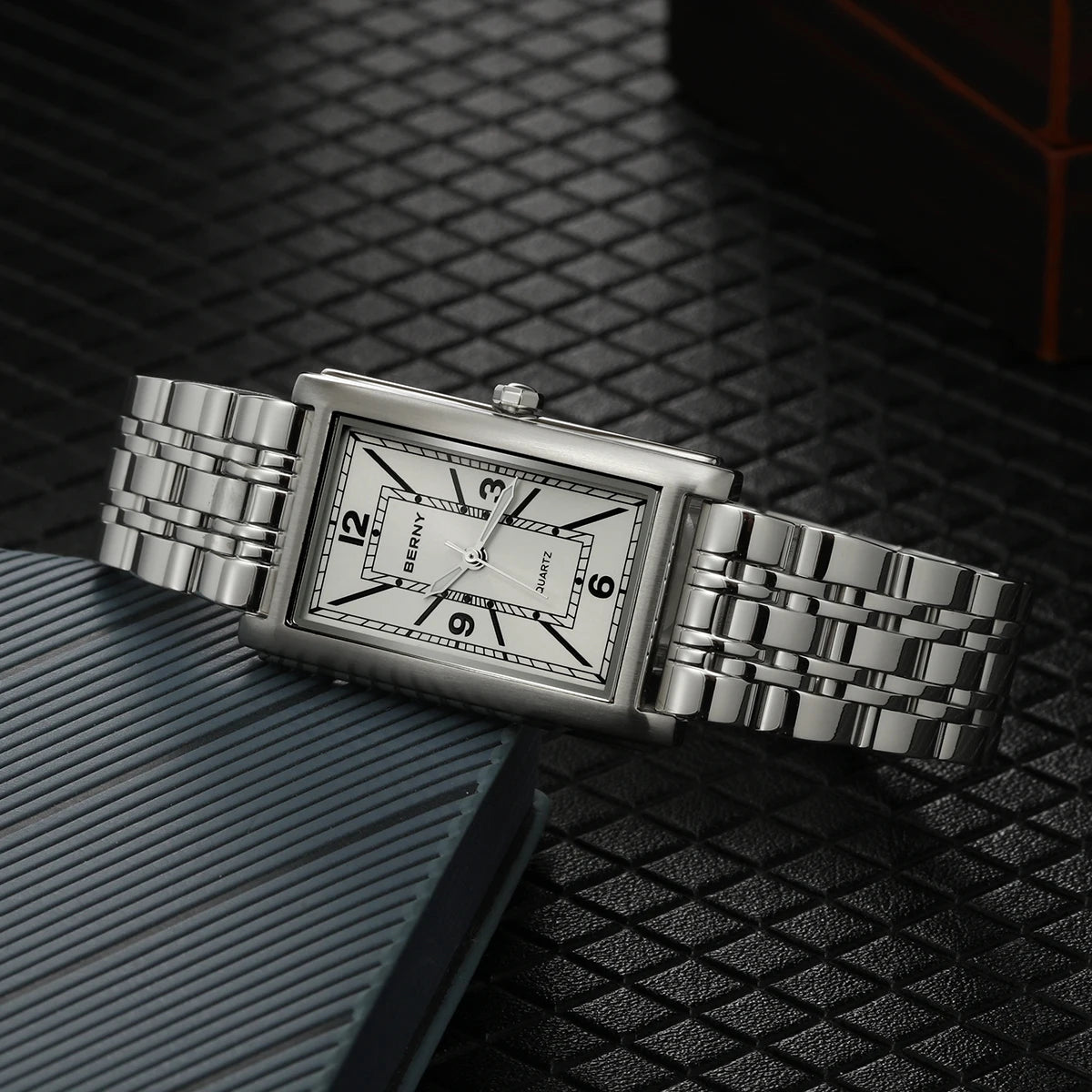 Reloj cuadrado para hombre BERNY – Movimiento de cuarzo, esfera con números romanos, indicación luminiscente, caja de acero inoxidable 316L – Reloj rectangular elegante y desenfadado