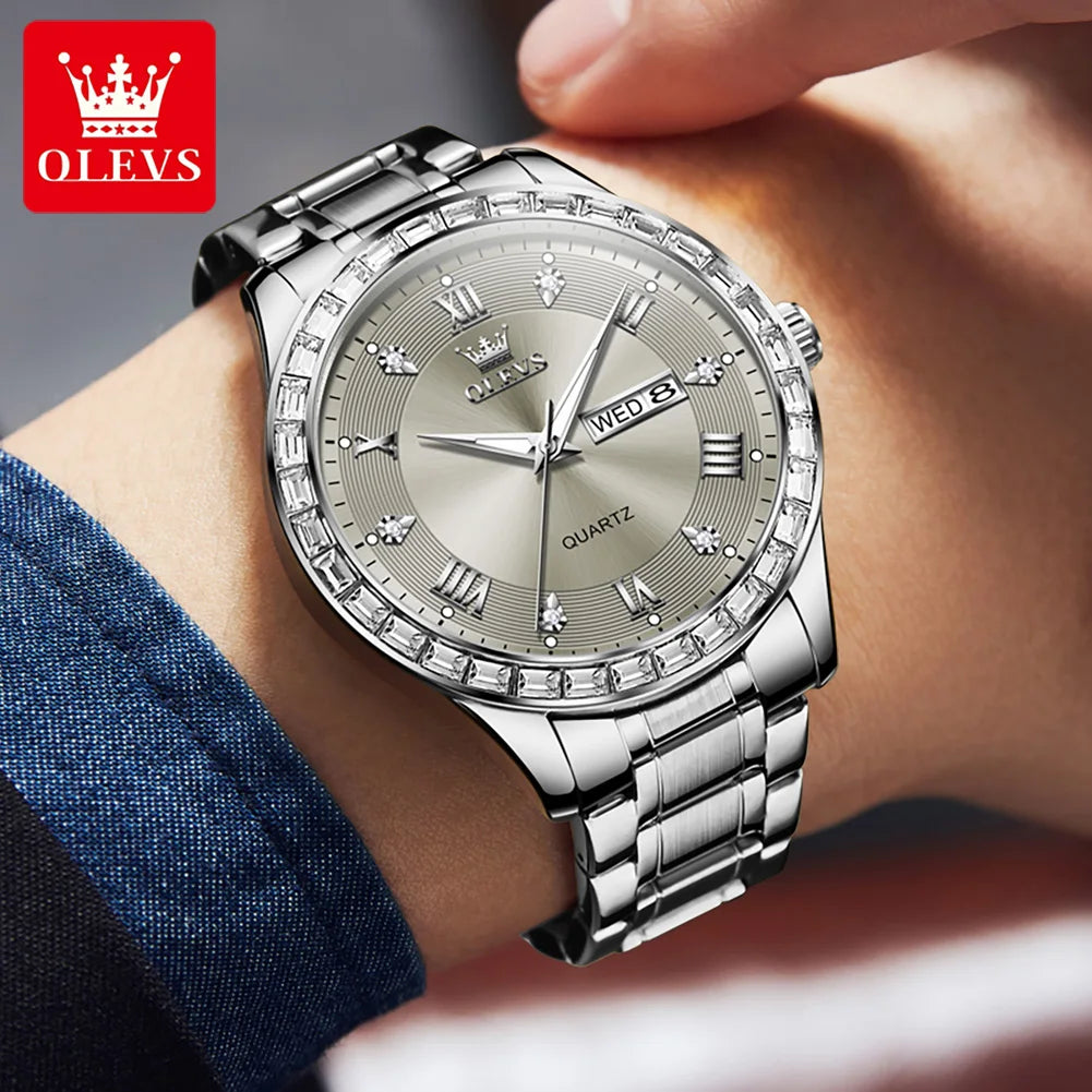 Reloj de cuarzo para hombre OLEVS 9906, modelo cuadrado adornado con diamantes, correa de acero inoxidable, hermético, con doble calendario; un reloj de pulsera de lujo, original, ideal para el ámbito profesional.