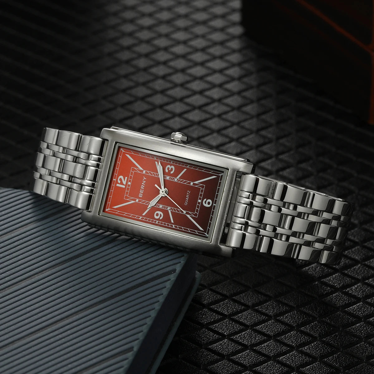 Reloj cuadrado para hombre BERNY – Movimiento de cuarzo, esfera con números romanos, indicación luminiscente, caja de acero inoxidable 316L – Reloj rectangular elegante y desenfadado