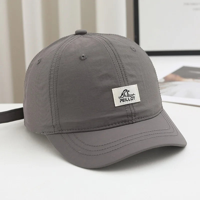Eine Herren-Kappe mit kurzer Krempe, neuer Sommer-Style, atmungsaktive und schnell trocknende Baseballkappe, leichte Soft-Top-Duckbill-Kappe für Damen
