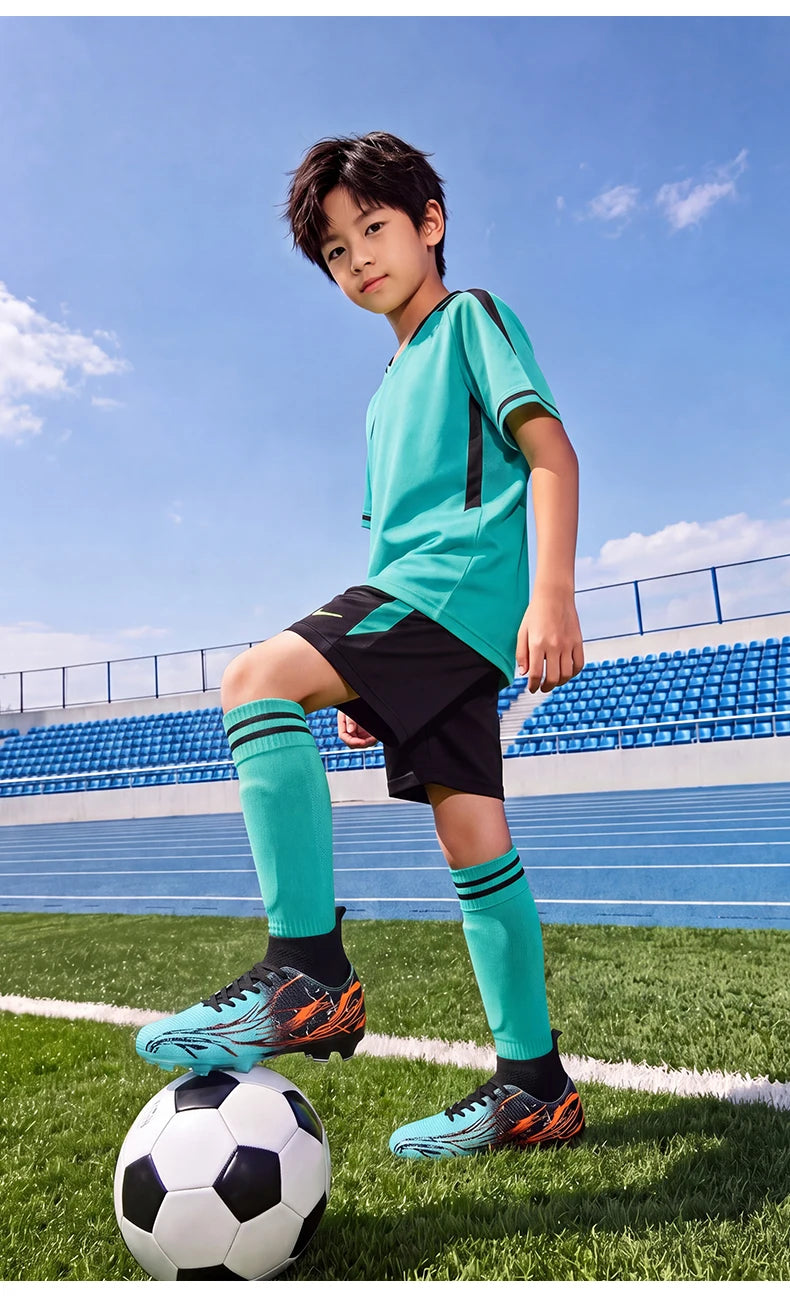 Chaussures de football à crampons FG pour terrain ferme, coupe basse, à lacets, pour hommes, professionnelles, antidérapantes, résistantes à l'usure, pour entraînement sur herbe naturelle