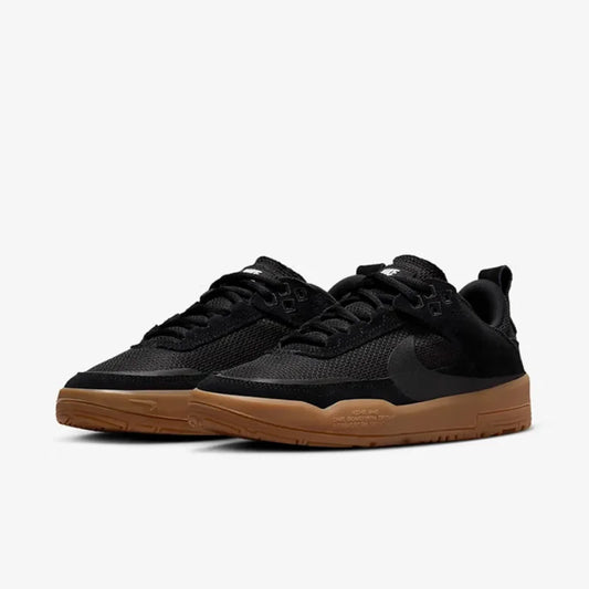 Nike's New Sb Series Lightweight and Comfortable Outdoor Women's Skate Shoes, Wear-Resistant and Durable for Daily Use, Low-Top White Shoes, Fashionable and Versatile Black Commuter Flat Shoes, a Must-Have for Women Fn4210-00
