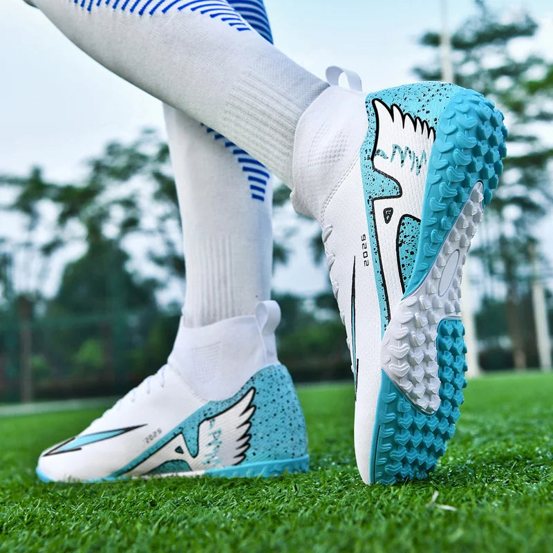 Nouvelles chaussures de football pour hommes, antidérapantes, de haute qualité, ultralégères, pour l'extérieur et l'intérieur, chaussures de sport à haute cheville, futsal antidérapantes