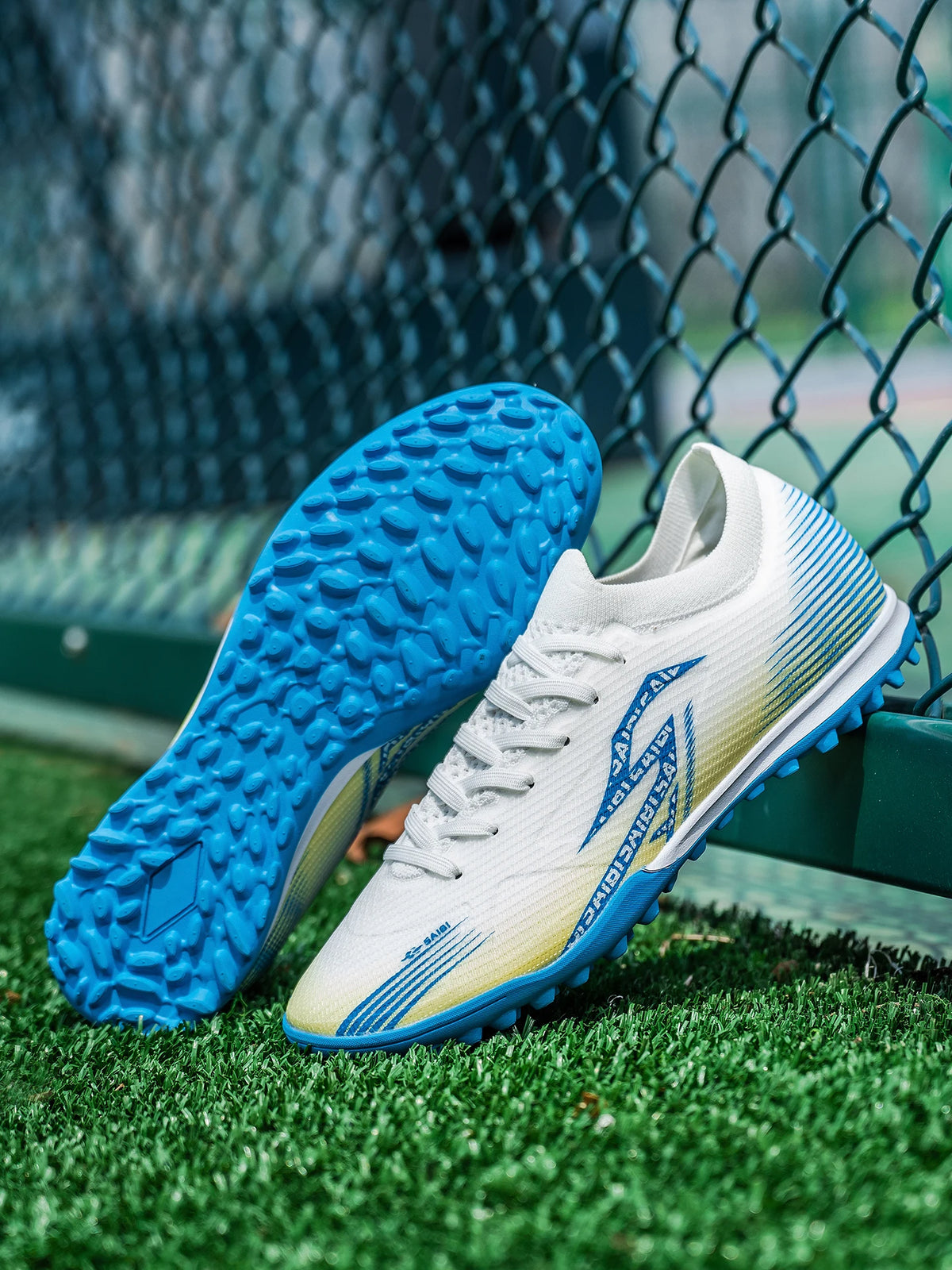 Chaussures de football TF pour adultes, semelle en caoutchouc résistante à l'usure pour terrain synthétique, chaussures de football légères en PU pour hommes, pour matchs sur gazon extérieur