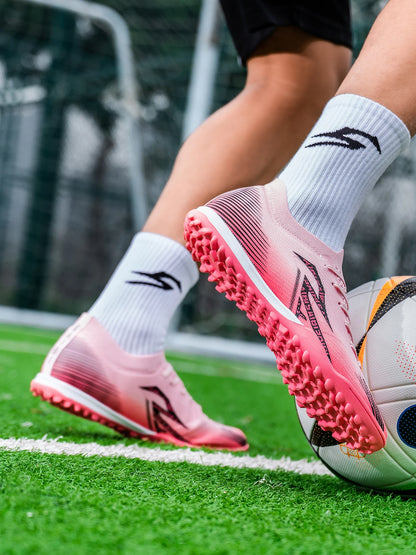 Chaussures de football pour hommes adultes, modèle TF, à tiges hautes, avec empeigne souple en PU, semelles antidérapantes et crampons, idéales pour les matchs et l'entraînement sur gazon synthétique.