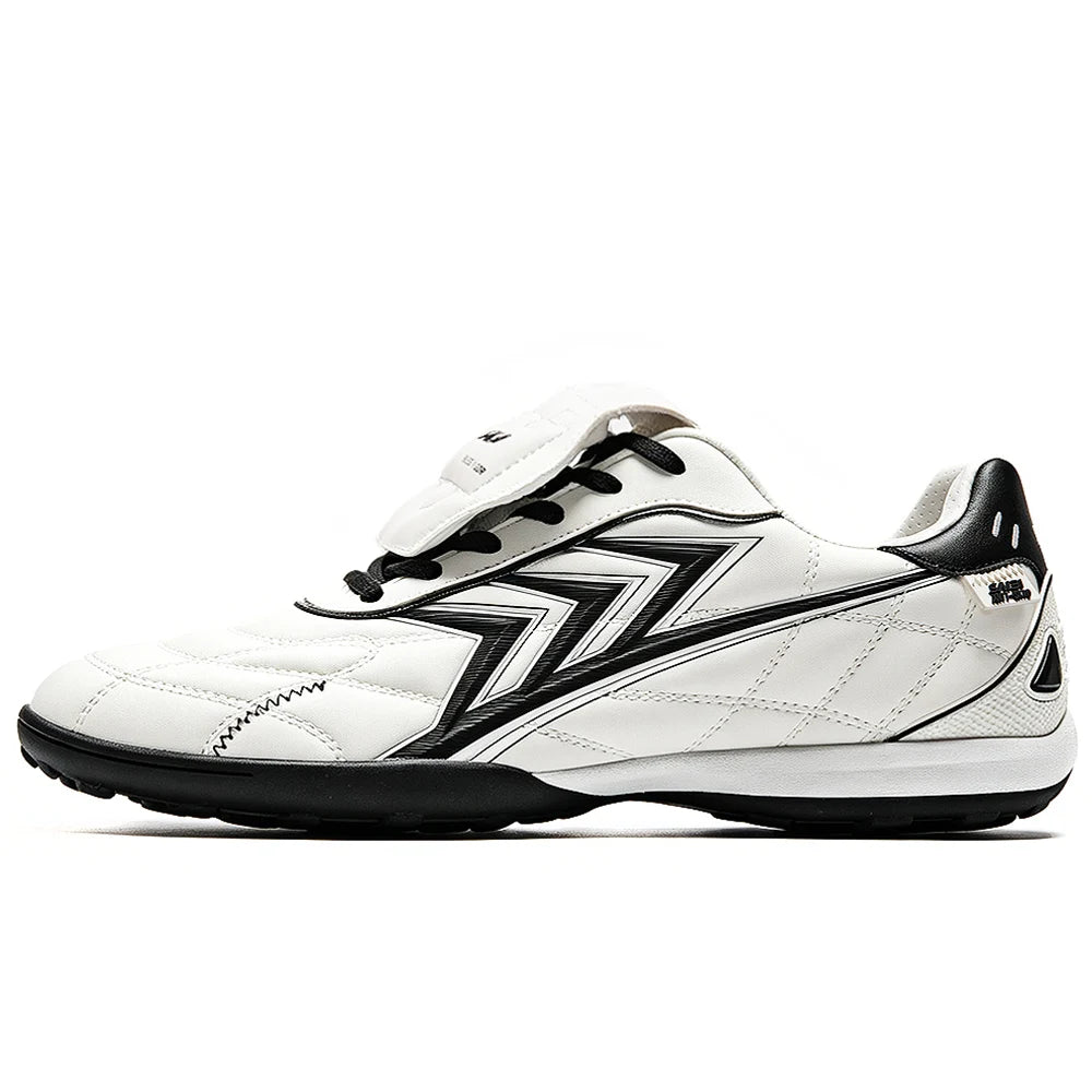 Chaussures de football pour hommes FG pour terrain ferme, tige en PU souple, crampons en caoutchouc renforcés, pour adultes, pour les matchs de football en plein air et l'entraînement sur pelouse.