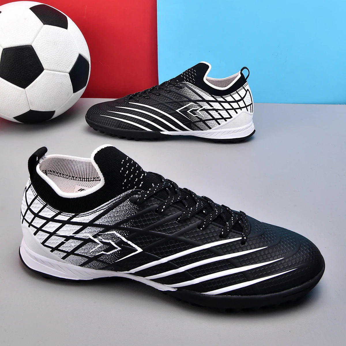 Nouvelles chaussures de football pour hommes, crampons de futsal, chaussures de football, confortables, ultra-légères, pour terrain synthétique et naturel, sportives, antidérapantes, pour adultes, professionnelles.