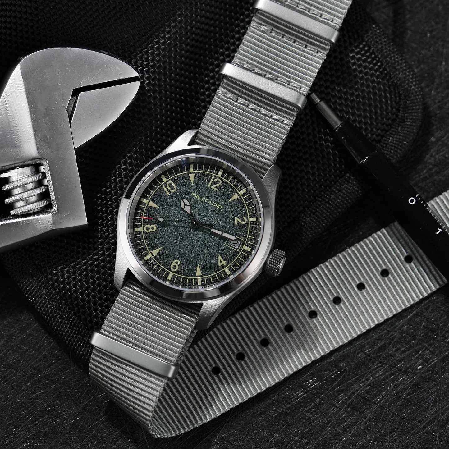 Militado ML08 Switzerland Ronda 515 Quartz Movement Double Sapphire Crystal  BGW9 Luminous 10Bar Waterproof 38mm Vintage Watch