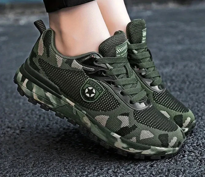 Men's camouflage breathable sports shoes are comfortable and non slip soft soled shoes suitable for men's outdoor activities
