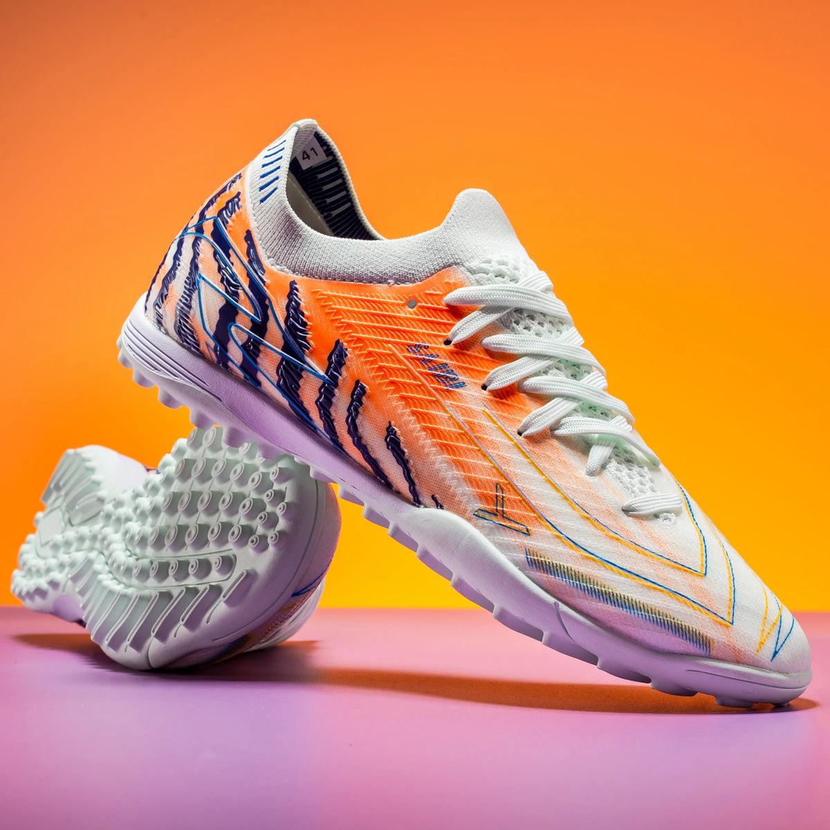 Chaussures de football unisexe TF Turf, semelle en caoutchouc résistante à l'usure, tige en PU confortable, chaussures légères pour les matchs sur gazon en extérieur.