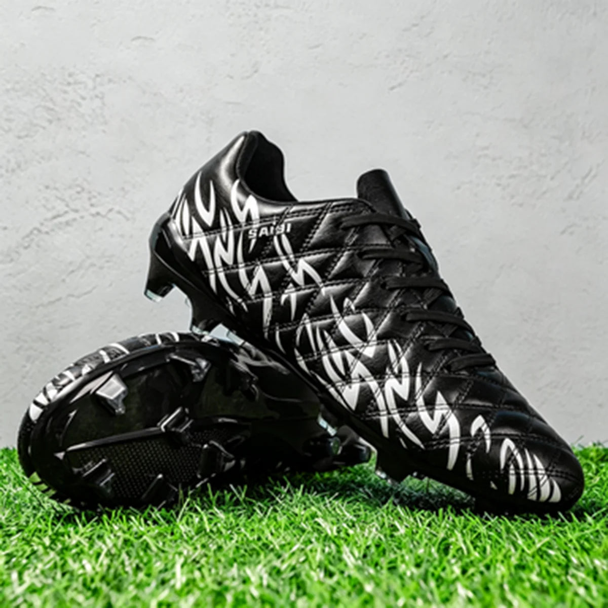 Chaussures de football AG/FG économiques avec tige en PU mélangé, crampons longs en TPU, antidérapantes et durables pour terrain en herbe
