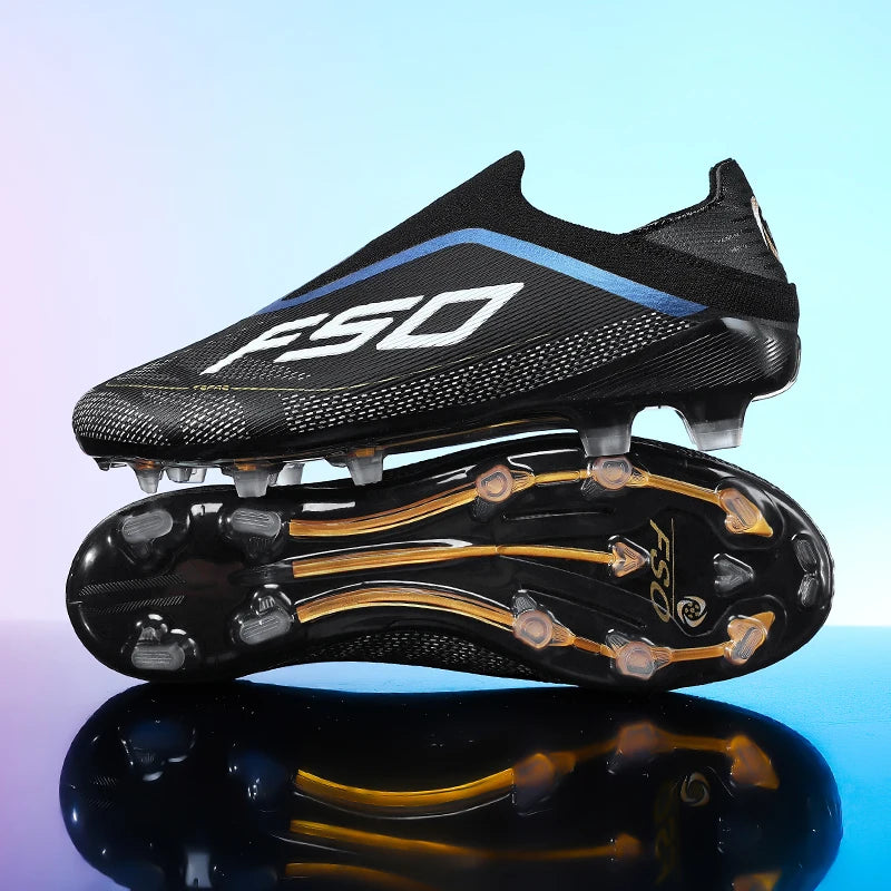 Nouvelles chaussures de football pour hommes, modèle tendance, de haute qualité, mi-hautes, légères, antidérapantes, crampons d'extérieur pour l'entraînement sur gazon.