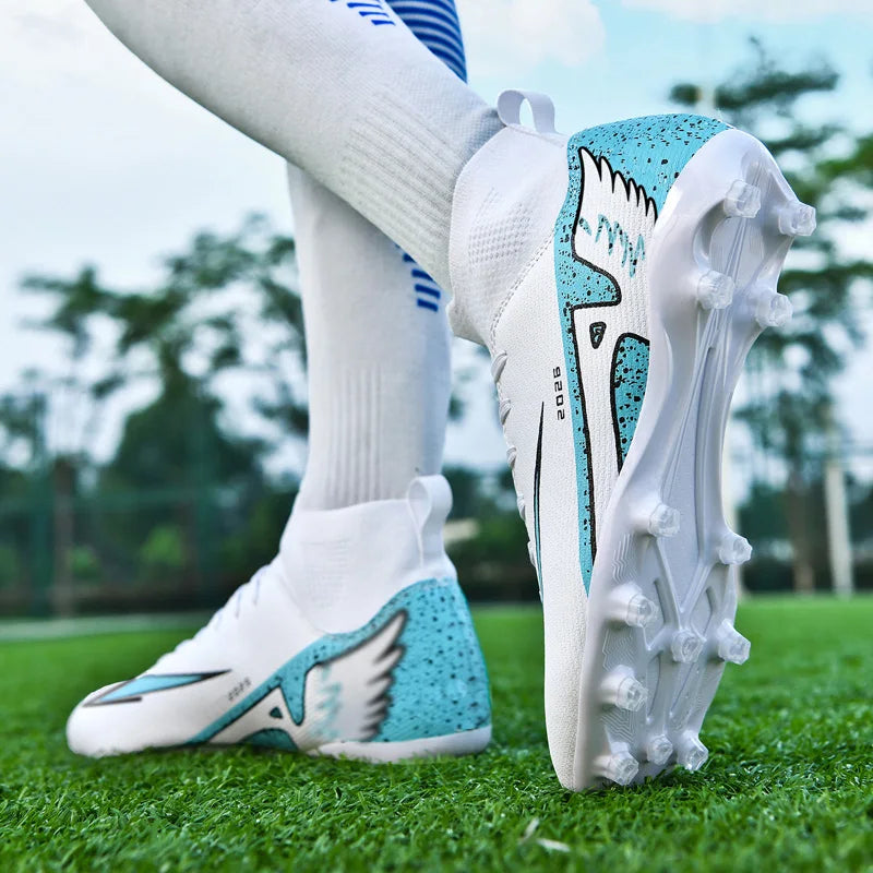 Nouvelles chaussures de football pour hommes, antidérapantes, de haute qualité, ultralégères, pour l'extérieur et l'intérieur, chaussures de sport à haute cheville, futsal antidérapantes