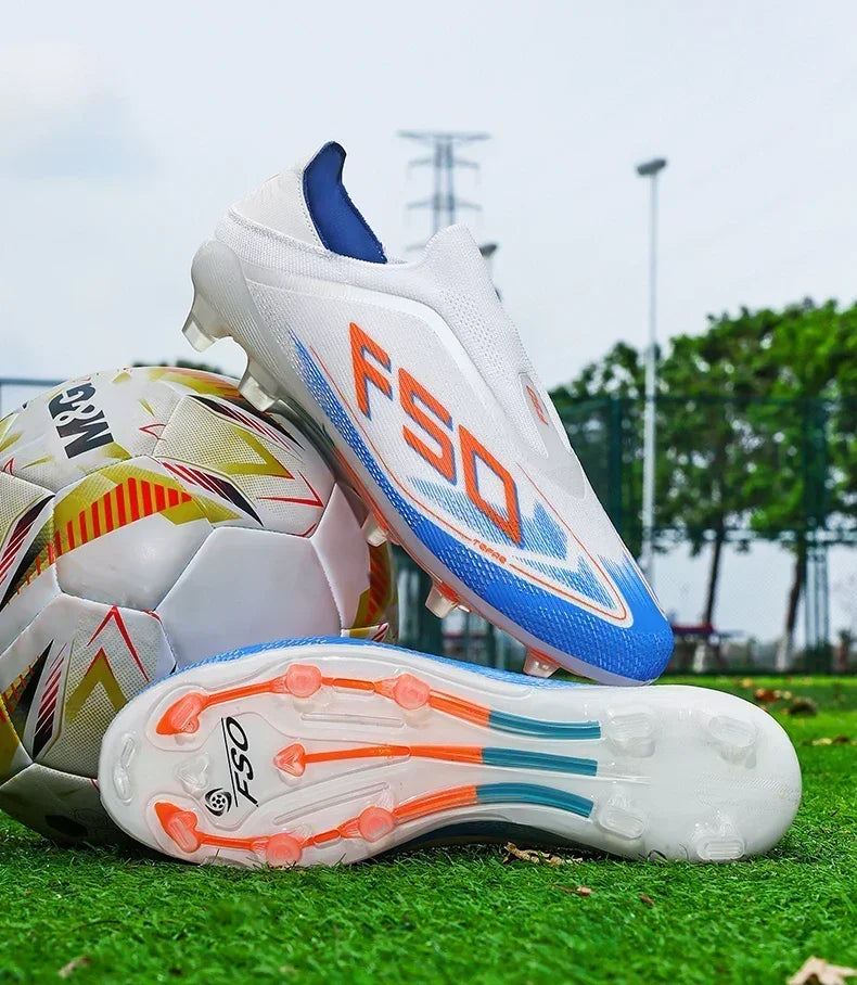 Nouvelles chaussures de football pour hommes, antidérapantes, à tige haute, pour terrain en herbe, chaussures de sport pour garçons, crampons d'extérieur très vendus, de haute qualité et légers.