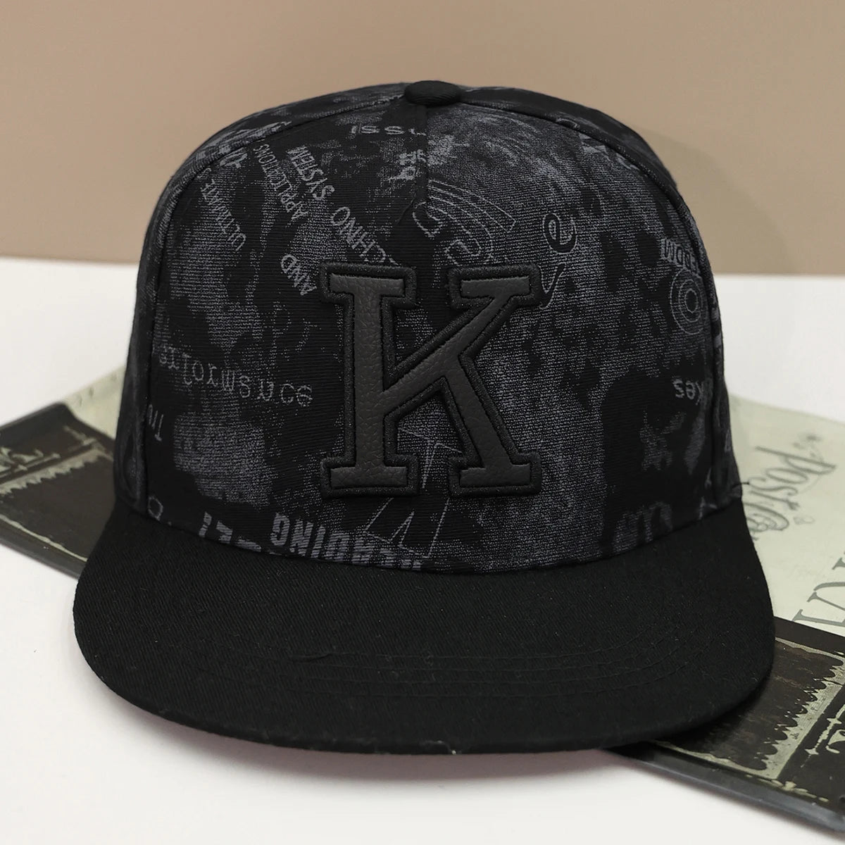 1pc K letter embroidered hip-hop baseball cap with sun visor and flat brim cap