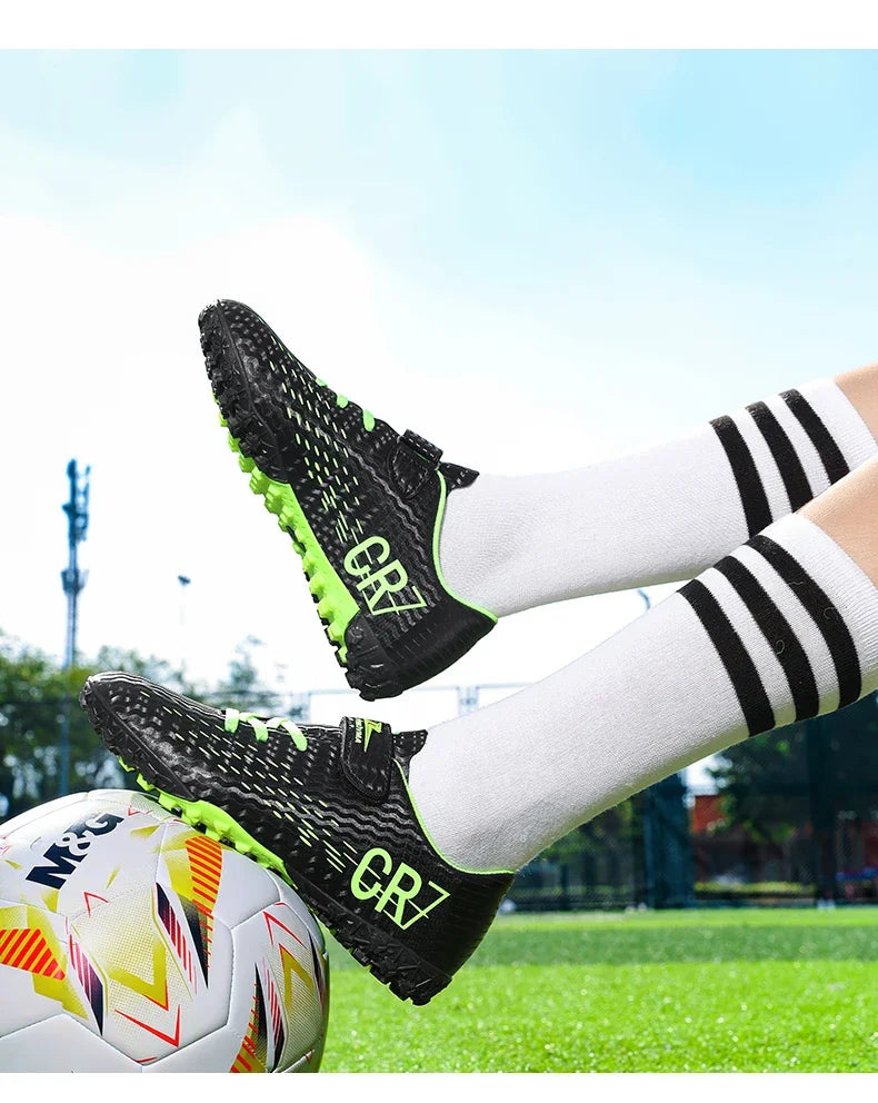 Nouvelles chaussures de football pour enfants, chaussures de sport d'extérieur, chaussures de football pour garçons et filles, chaussures de football à boucles, chaussures de futsal, pointures 28-39