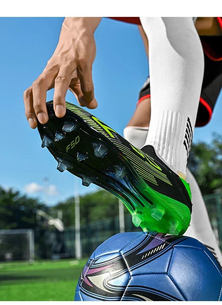 Nouvelles chaussures de football pour hommes, crampons, baskets légères de haute qualité, pour l'entraînement sur gazon, bottes de football très vendues, antidérapantes, mi-hautes, pour l'extérieur.